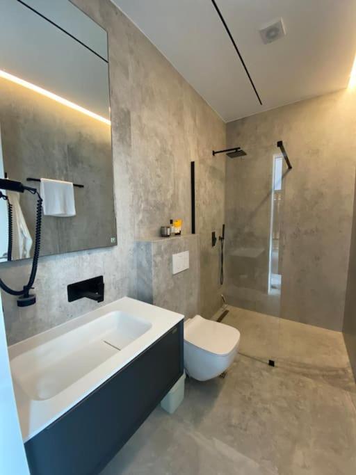 דירות פרישטינה Luxury Penthouse Prishtina מראה חיצוני תמונה