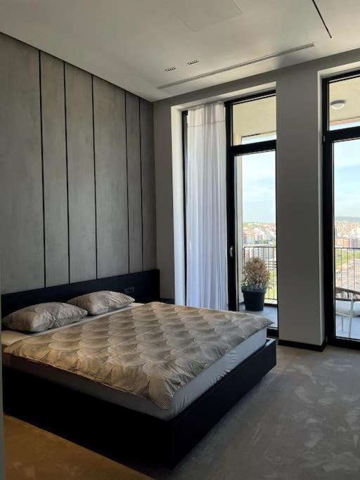 דירות פרישטינה Luxury Penthouse Prishtina מראה חיצוני תמונה