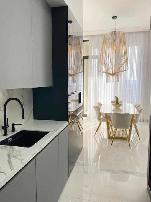 דירות פרישטינה Luxury Penthouse Prishtina מראה חיצוני תמונה